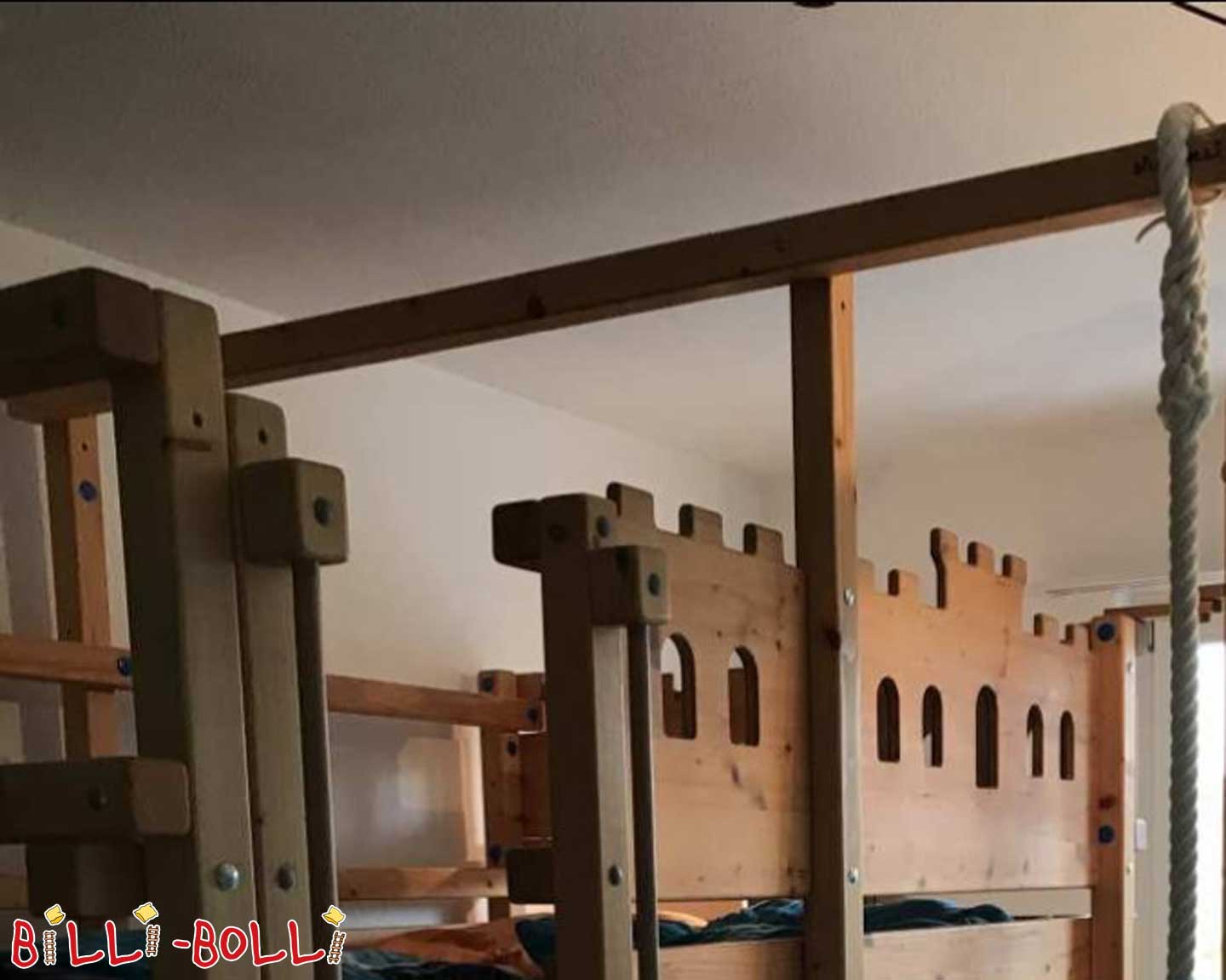 Mitwachsendes Hochbett mit Dachschrägenstufe (Hochbett gebraucht) Mitwachsendes Hochbett mit Dachschrägenstufe (Hochbett gebraucht)