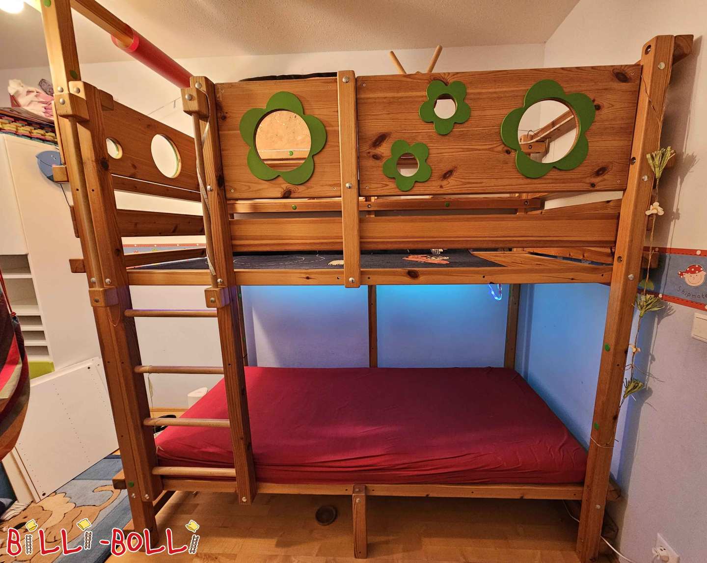 Mitwachsendes Hochbett mit grünen Blumen-Themenbrettern (Kategorie: Hochbett mitwachsend gebraucht)