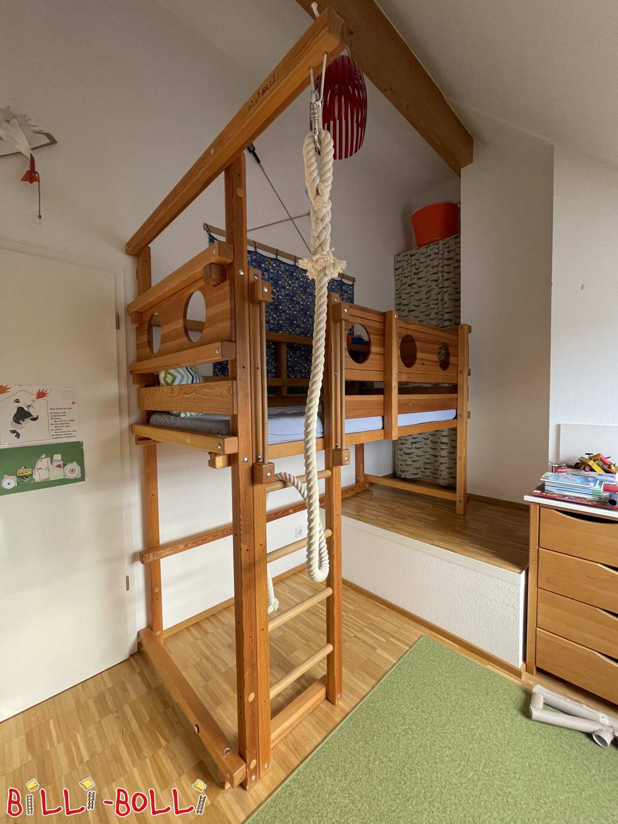 Mitwachsendes Hochbett mit Ketterseil und Matratze in Stuttgart (Kategorie: Hochbett mitwachsend gebraucht)