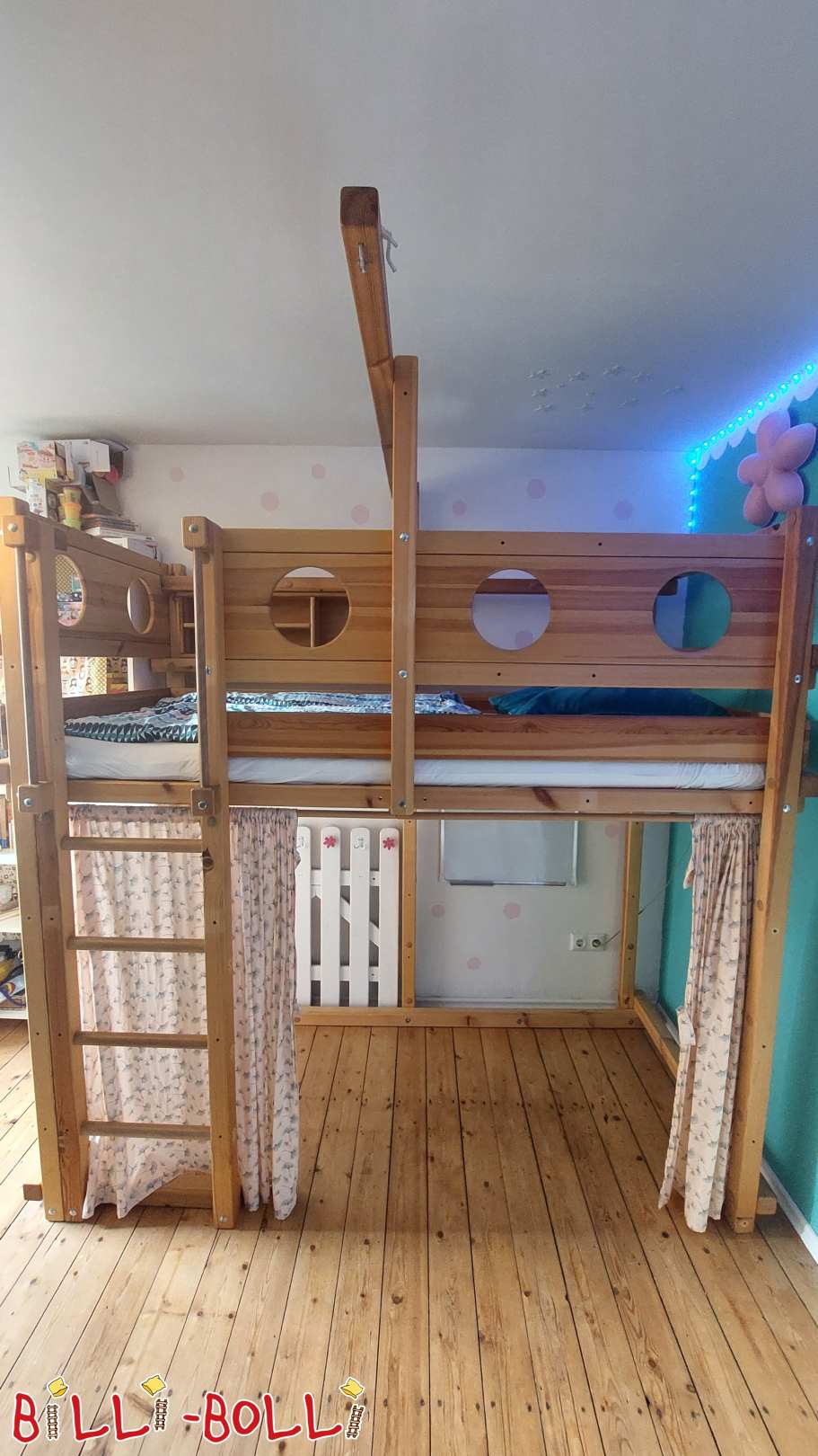 Mitwachsendes Hochbett mit Kojenbrettern und Wandregal in Bochum (Kategorie: Hochbett mitwachsend gebraucht)