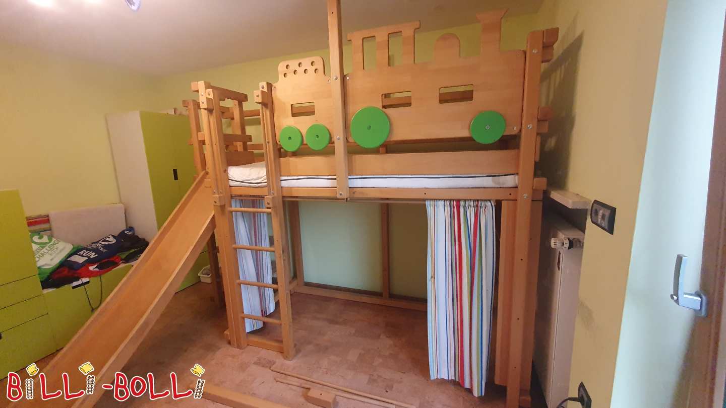 Mitwachsendes Hochbett mit Lok Themenbrettern und Rutschenturm, Buche (Kategorie: Hochbett mitwachsend gebraucht)