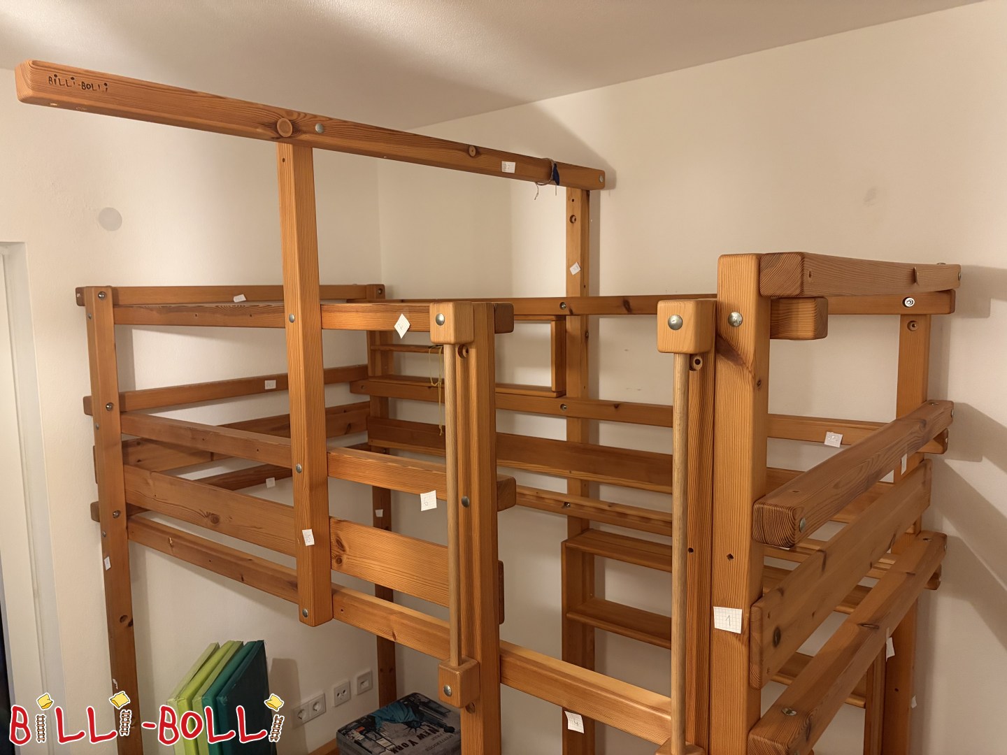 Mitwachsendes Hochbett mit Regalen bei München (Kategorie: Hochbett mitwachsend gebraucht)