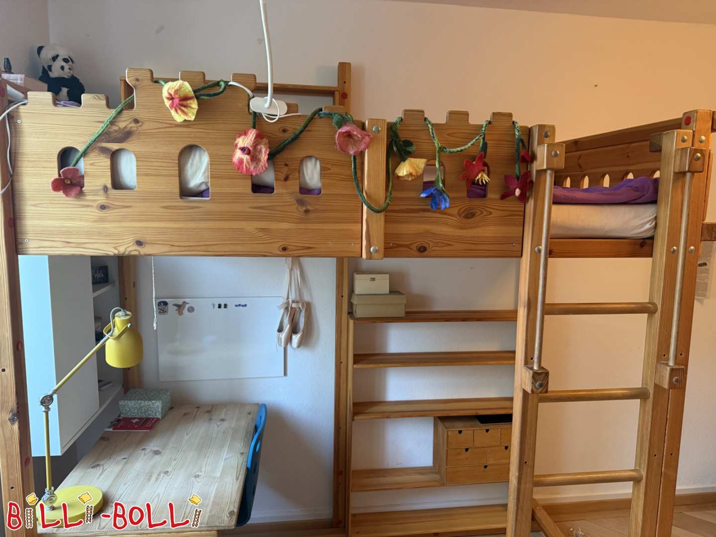 Mitwachsendes Hochbett mit Ritterburg-Themenbrettern (Kategorie: Hochbett mitwachsend gebraucht)