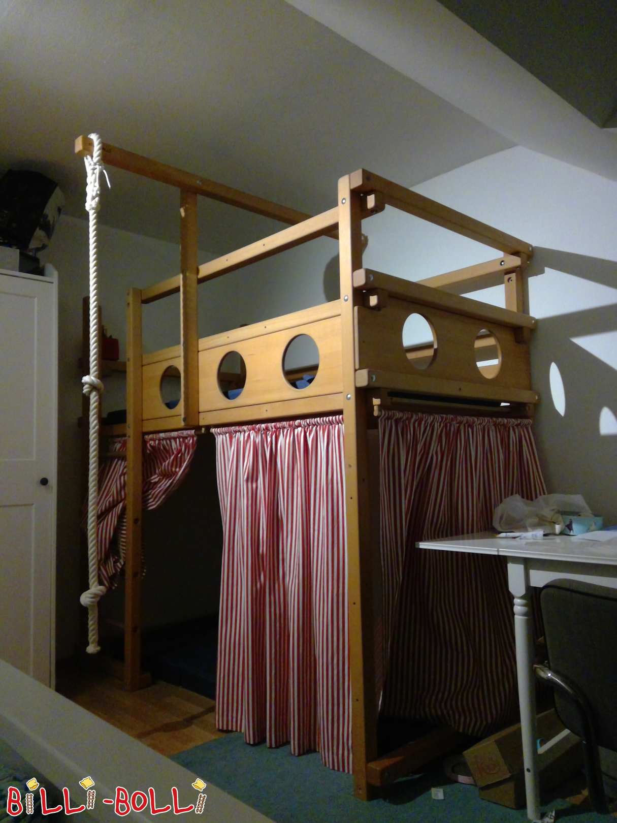 Mitwachsendes Hochbett mit Schaukel und Vorhängen (Kategorie: Hochbett mitwachsend gebraucht)