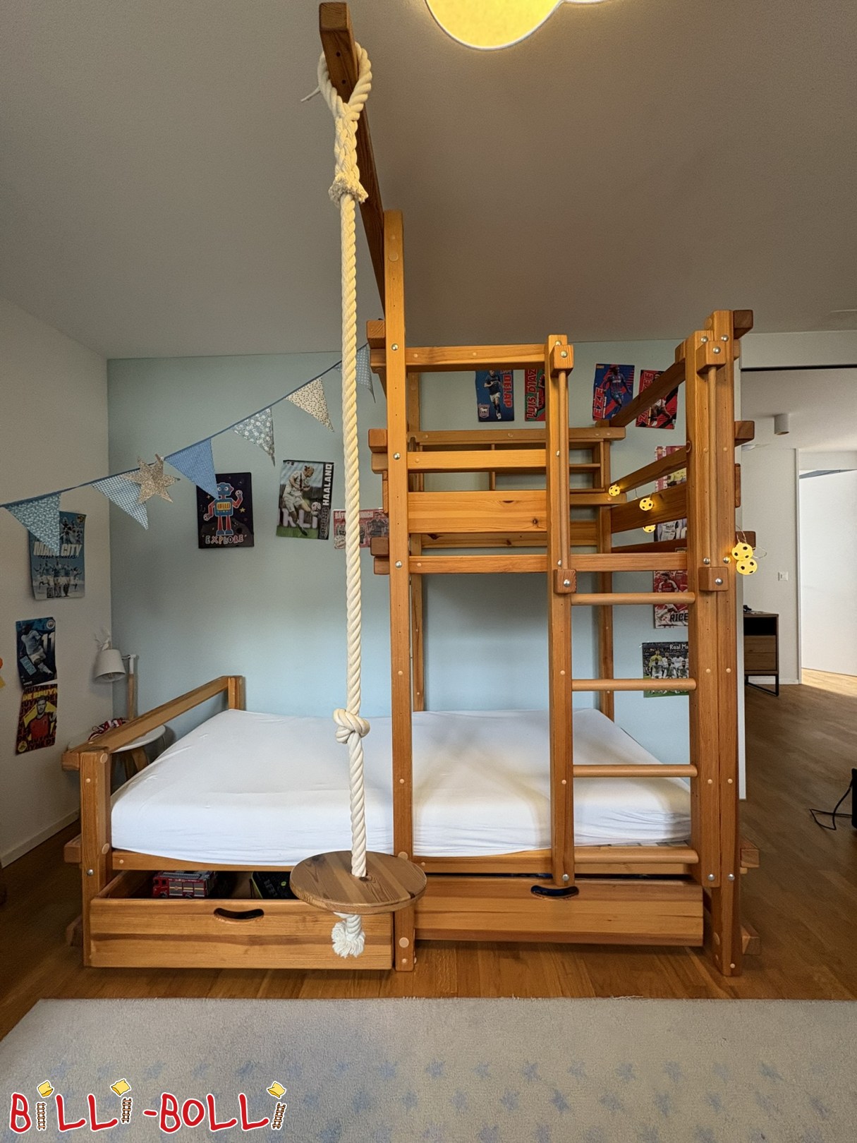 Inserat 7071: Schweiz: Dachschrägenbett mit Schaukelbalken und viel Zubehör Schweiz: Dachschrägenbett mit Schaukelbalken und viel Zubehör (Kategorie: Dachschrägenbett gebraucht)