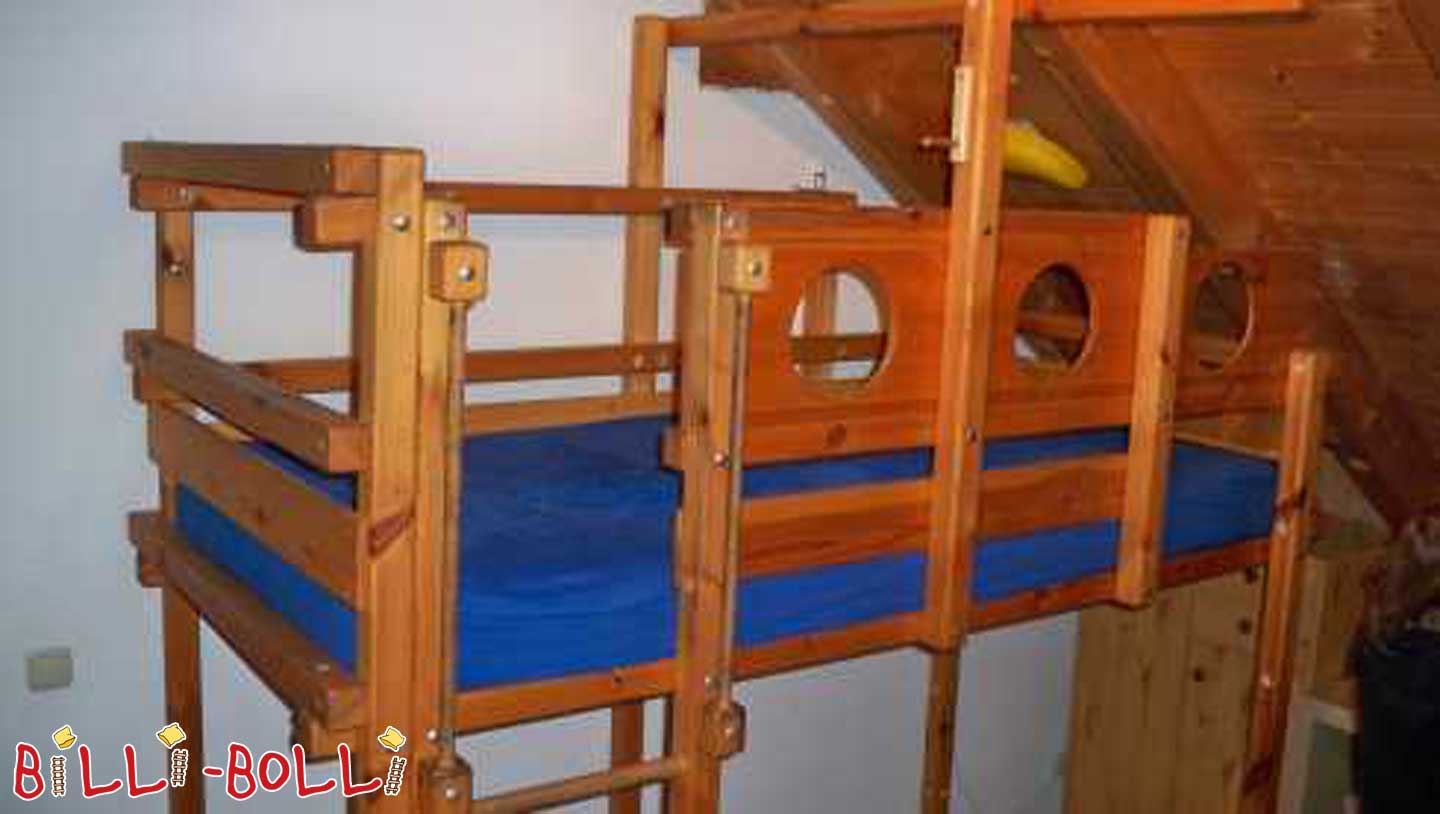 Mitwachsendes Piratenbett (Hochbett) mit Dachschrägenstufe (Kategorie: Hochbett gebraucht)