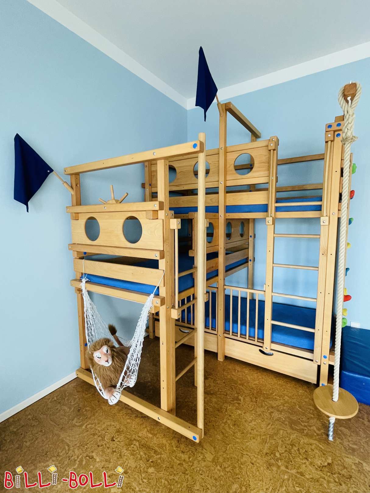 Stockbett aus Buche für drei Kinder mit ganz viel Zubehör (Kategorie: Dreier-Etagenbetten gebraucht)