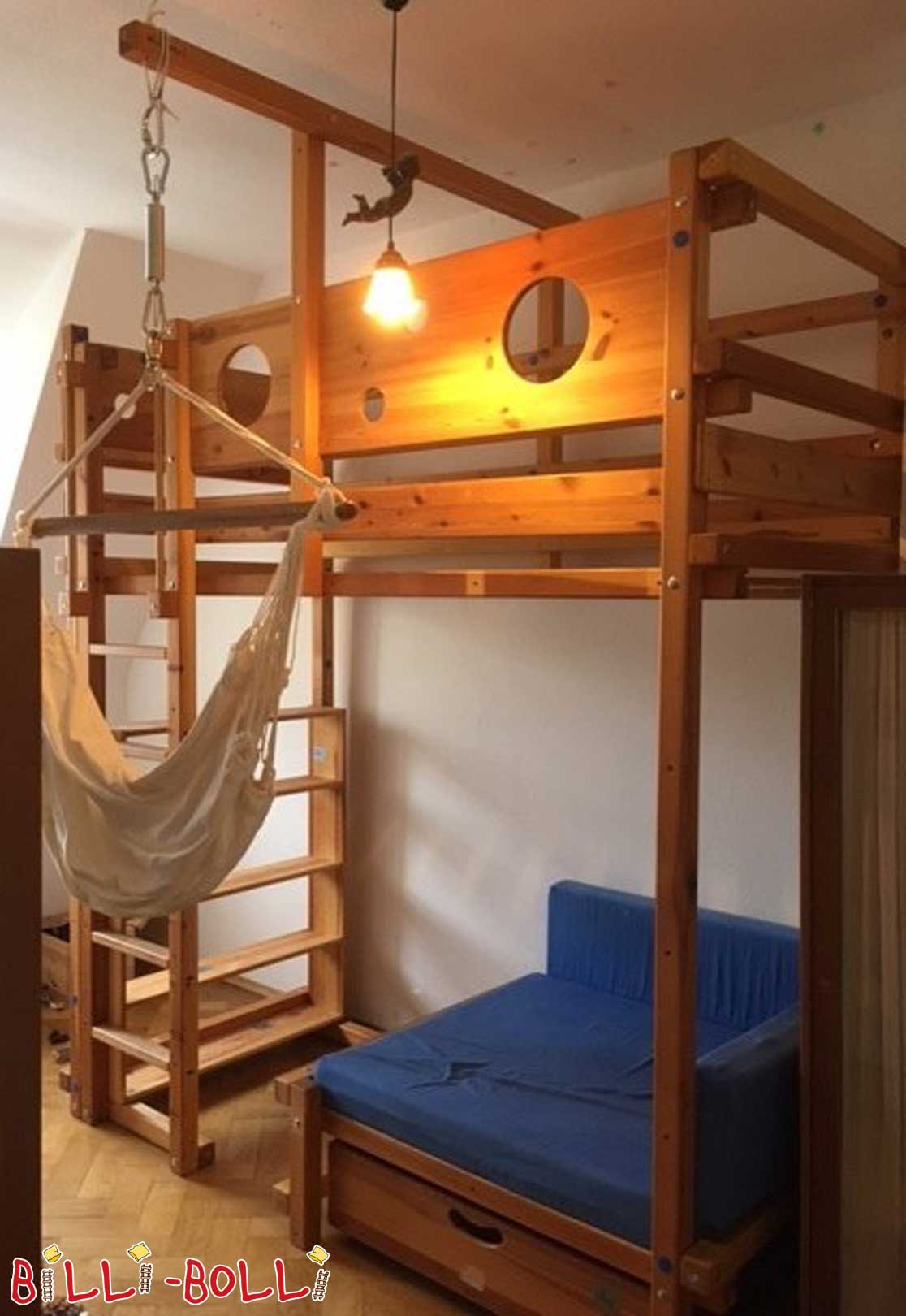 Studentenhochbett/Hochbett mitwachsend, Kiefer geölt mit Kuschelecke (Hochbett gebraucht)