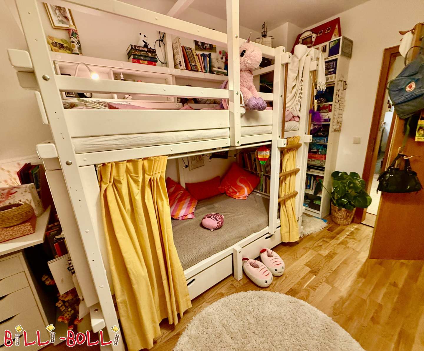 Weiß lackiertes Etagenbett (90x200) mit 3 Bücherregalen & 2 Bettkästen (Kategorie: Etagenbett gebraucht)